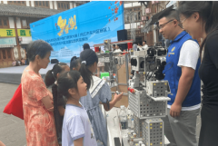 通过模子展现出了机械臂的运转