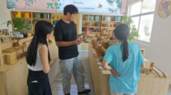 的绿水青山实正为惠及万千农人的金山银山