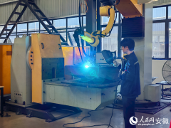 分拣、搬运、叉车等各器人通过系同一体化办理